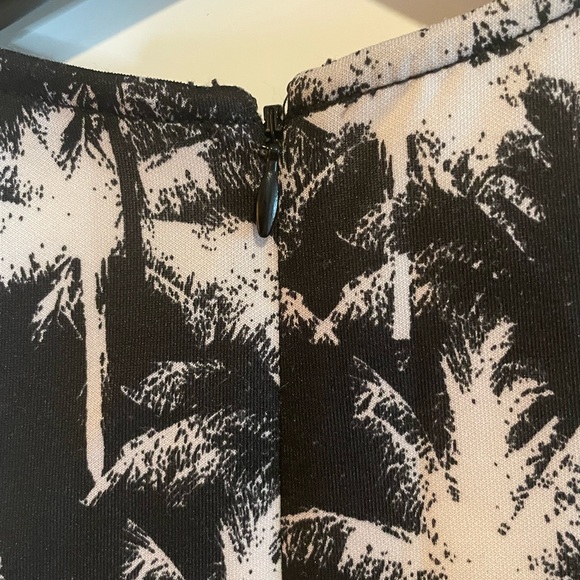 NWT Guess | Palm Tree Mix Scuba Sleeveless Bodycon Dress | XS - Picture 6 of 9